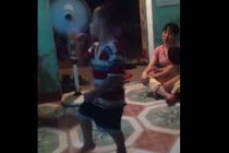 Cậu bé nhảy nhạc sàn như thanh niên "quẩy" trong đám cưới