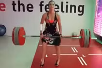 Gái xinh đi giày cao gót nâng tạ và cái kết đắng