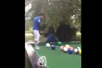 Thích thú với trò chơi bi-a phiên bản người