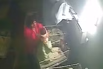 Nữ điều dưỡng hiểm ác, đánh trẻ sơ sinh không ghê tay