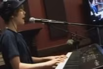 Lạ lẫm nghe Justin Bieber hát live cùng đàn piano
