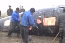 Rùng mình cảnh xẻ thịt cá voi khổng lồ 