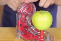 Dụng cụ gọt và bổ táo nhanh bất ngờ