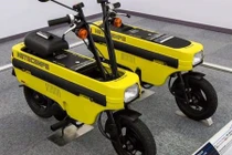 Xe máy Honda Motocompo tí hon mê mẩn người chơi