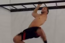 Nghị lực phi thường của chàng trai cụt một tay