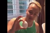 Cao Thái Sơn hoảng vì suýt ăn phải trứng vịt bằng nhựa