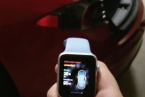 Thích thú xem Apple Watch điều khiển ô tô