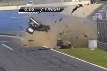 Tai nạn kinh hoàng nhất trong lịch sử đua xe ở Áo
