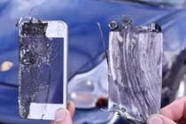 Chơi sang, dùng iPhone làm má phanh cho siêu xe