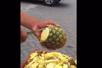 Cách gọt dứa nhanh và đơn giản đến ngỡ ngàng