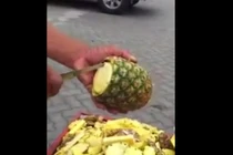 Cách gọt dứa nhanh và đơn giản đến ngỡ ngàng