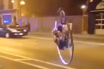 Xe đạp kỳ quái lộn nhào 360 độ