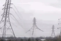 Bạn có tin cột điện biết nhảy dây?