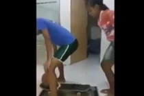 Trò đùa bá đạo khiến thiếu nữ nhận quả đắng