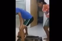 Trò đùa bá đạo khiến thiếu nữ nhận quả đắng