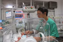 Sức khỏe con trai Thiếu úy bị ung thư tiến triển tốt