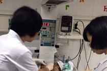 Cặp song sinh dính liền ở Hà Giang cần sự hỗ trợ của cộng đồng