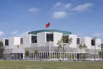 Tòa nhà quốc hội Việt Nam nổi bật trên báo Anh