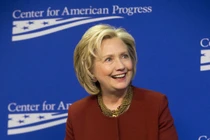 Những mẫu thời trang công du hàng hiệu của bà Hillary Clinton