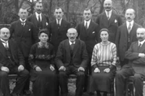 Những bí ẩn về gia tộc giàu có nhất hành tinh