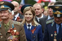 Ngắm những nhan sắc diễm lệ trong lễ duyệt binh Nga