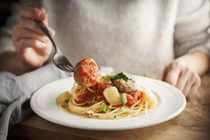 Điều tồi tệ gì xảy ra với cơ thể khi bạn ăn nhanh?