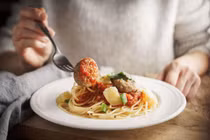 Điều tồi tệ gì xảy ra với cơ thể khi bạn ăn nhanh?