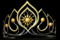 Tận mục vương miện ngọc trai của Hoa khôi Doanh nhân