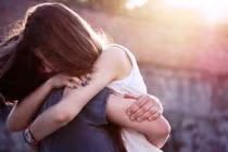 Đàn bà trong lòng đổ vỡ mới đi ngoại tình