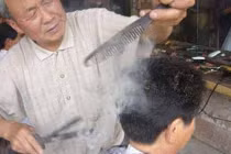 Cắt tóc bằng kẹp nung nóng lên ngôi ở Trung Quốc