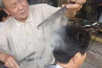 Cắt tóc bằng kẹp nung nóng lên ngôi ở Trung Quốc