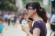 “Xài” ống hút Trung Quốc... dễ vô sinh, ung thư