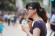 “Xài” ống hút Trung Quốc... dễ vô sinh, ung thư