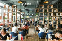 Bên trong canteen của ĐH Trung Quốc giống nhà hàng năm sao 