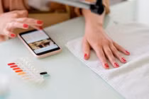 Chuyên gia khuyên tránh xa những thứ này để da tay mềm mịn