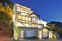 Choáng ngợp biệt thự siêu sang hướng ra biển