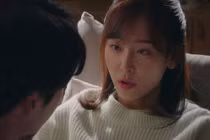 Đưa mẹ bạn trai đi bệnh viện, tôi lịm người nhận ra sự thật sau 20 năm