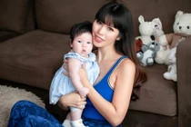 Bí quyết giảm cân sau sinh và lấy lại vòng eo “con kiến” của siêu mẫu Hà Anh