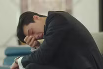 Không ngờ người tình một đêm khóc lóc đòi tôi làm chuyện này trước mặt vợ