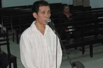 Quý bà rủ “phi công” đi tắm suối bị lột tài sản