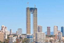 Tòa tháp chọc trời 47 tầng quên lắp... thang máy