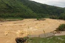 Cảnh báo lũ khẩn cấp ở Yên Bái và sạt lở đất ở Bắc Bộ
