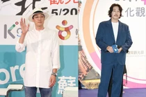 So Ji Sub chọn trang phục già dặn như ông chú khiến fan chê bai