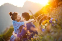 Chỉ người đàn ông yêu bạn thật lòng hành động “chạm đến trái tim” thế này