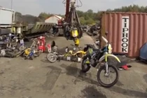 Hàng loạt xe máy bị nghiền nát vì chủ xe... lái ẩu