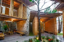 Tận mắt nhà đẹp xây từ đất, đá, tre