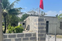 Công trình 'mọc' giữa tim đường cao tốc Bắc - Nam