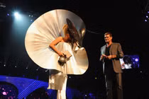 Ngắm loạt trang phục thảm họa “khó đỡ” nhất của Lady Gaga