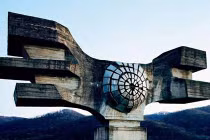 Ám ảnh những tượng đài bị lãng quên ở Nam Tư cũ 