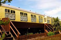 Hô biến toa tàu lửa cũ thành... khách sạn hạng sang